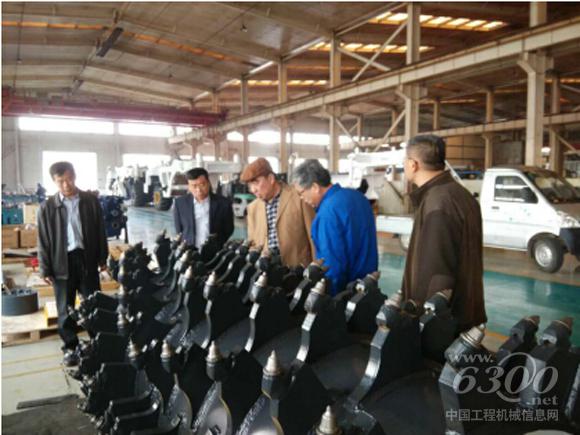 机械工业经济管理研究院院长到<a href=//product.d1cm.com/brand/degong/ target=_blank>德工</a>参观调研