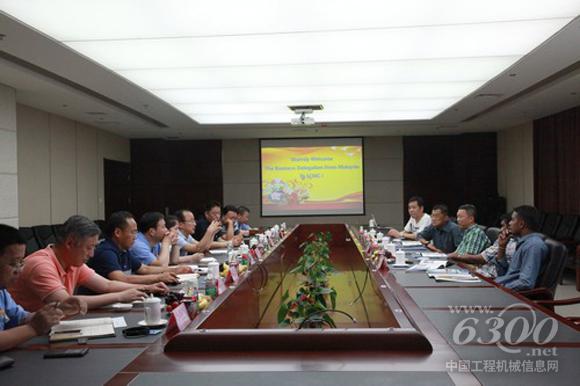 马来西亚多家公司到<a href=//product.d1cm.com/brand/shanjian/ target=_blank>陕建机</a>械参观洽谈