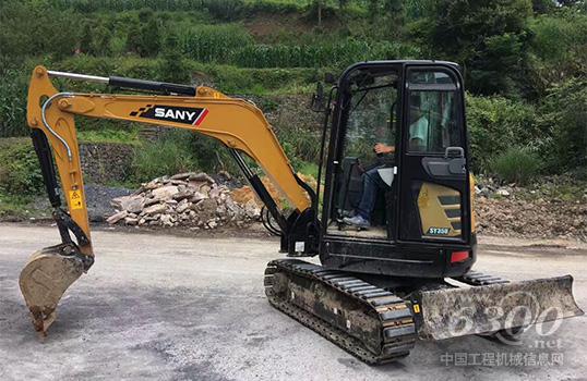 三一<a href=//product.sanygroup.com/excavator-mnw-b0.html target=_blank class=infotextkey>微型挖掘机</a>