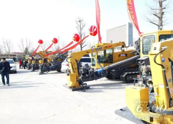 在暖春订货会上的徐工<a href=//product.d1cm.com/shuipingzuan/ target=_blank>水平定向钻</a>机